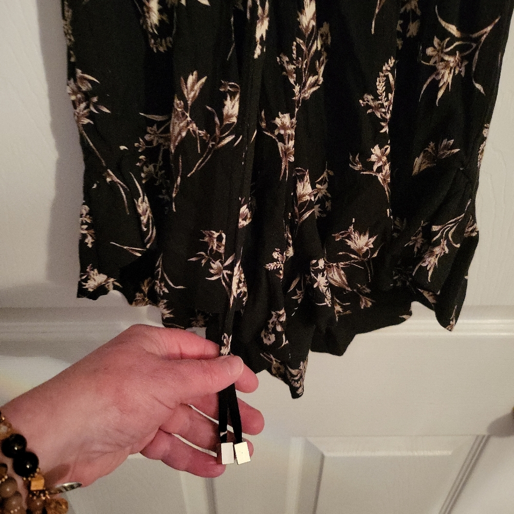 Mod On Trend Romper - Picture 2 of 6